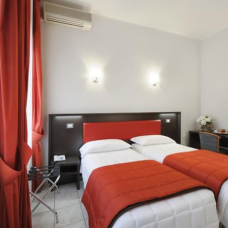 לנגנו Hotel Al Corso חדר תמונה