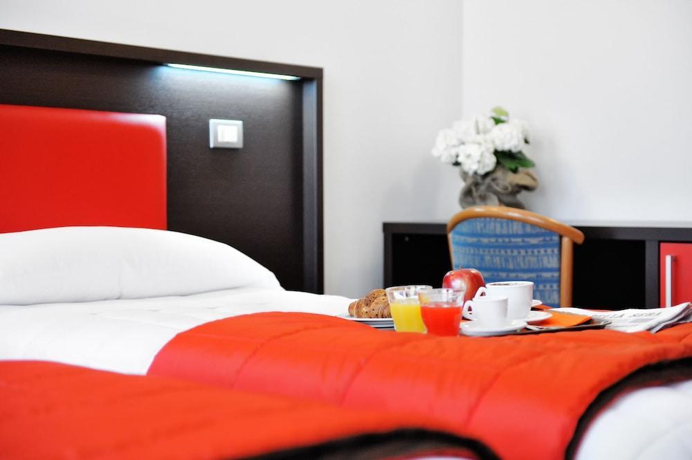 לנגנו Hotel Al Corso מראה חיצוני תמונה