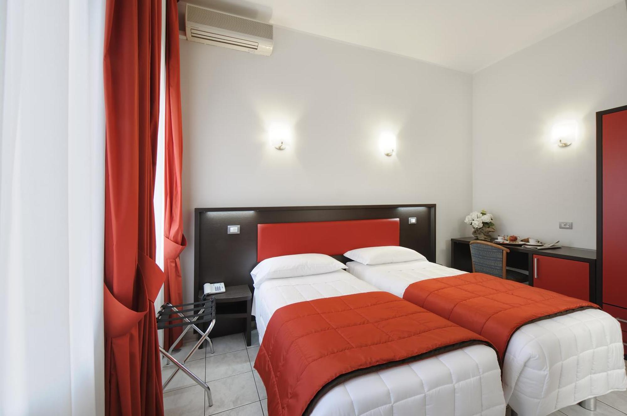 לנגנו Hotel Al Corso חדר תמונה