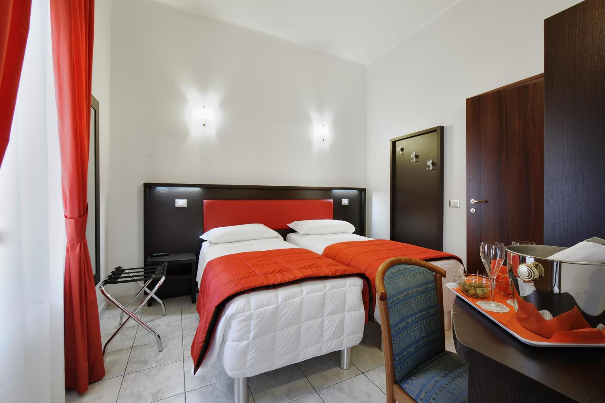 לנגנו Hotel Al Corso חדר תמונה