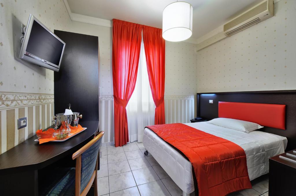 לנגנו Hotel Al Corso מראה חיצוני תמונה
