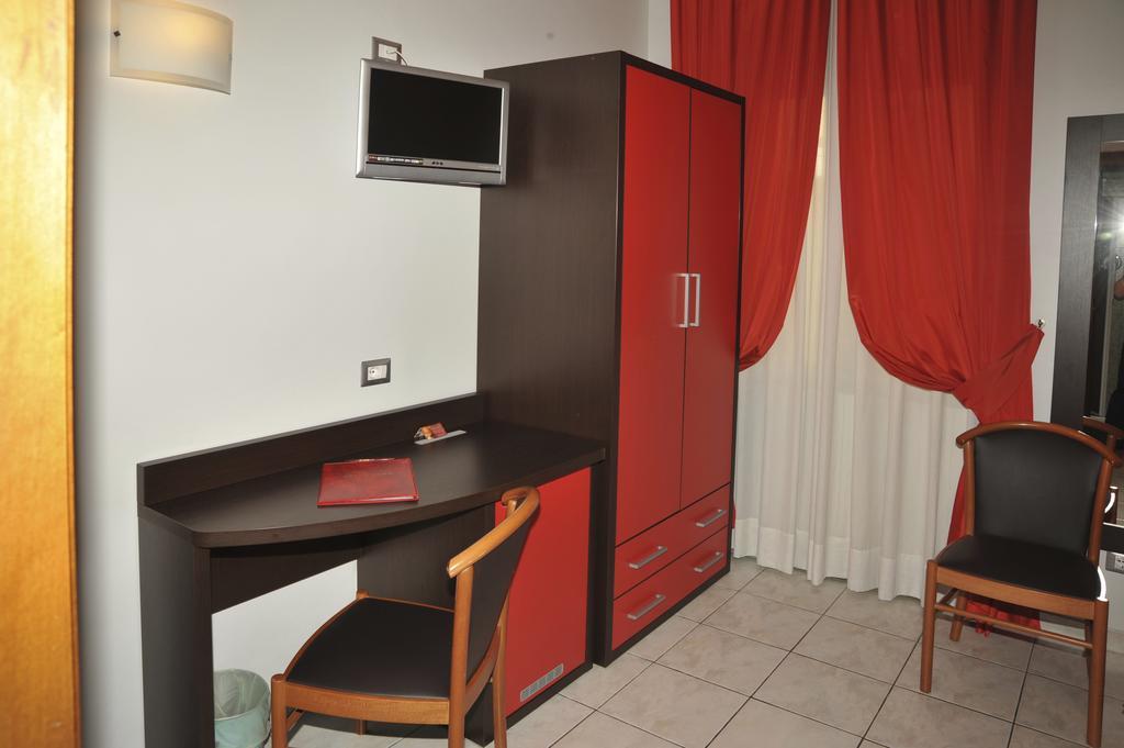 לנגנו Hotel Al Corso מראה חיצוני תמונה