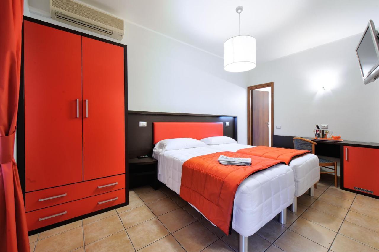 לנגנו Hotel Al Corso חדר תמונה